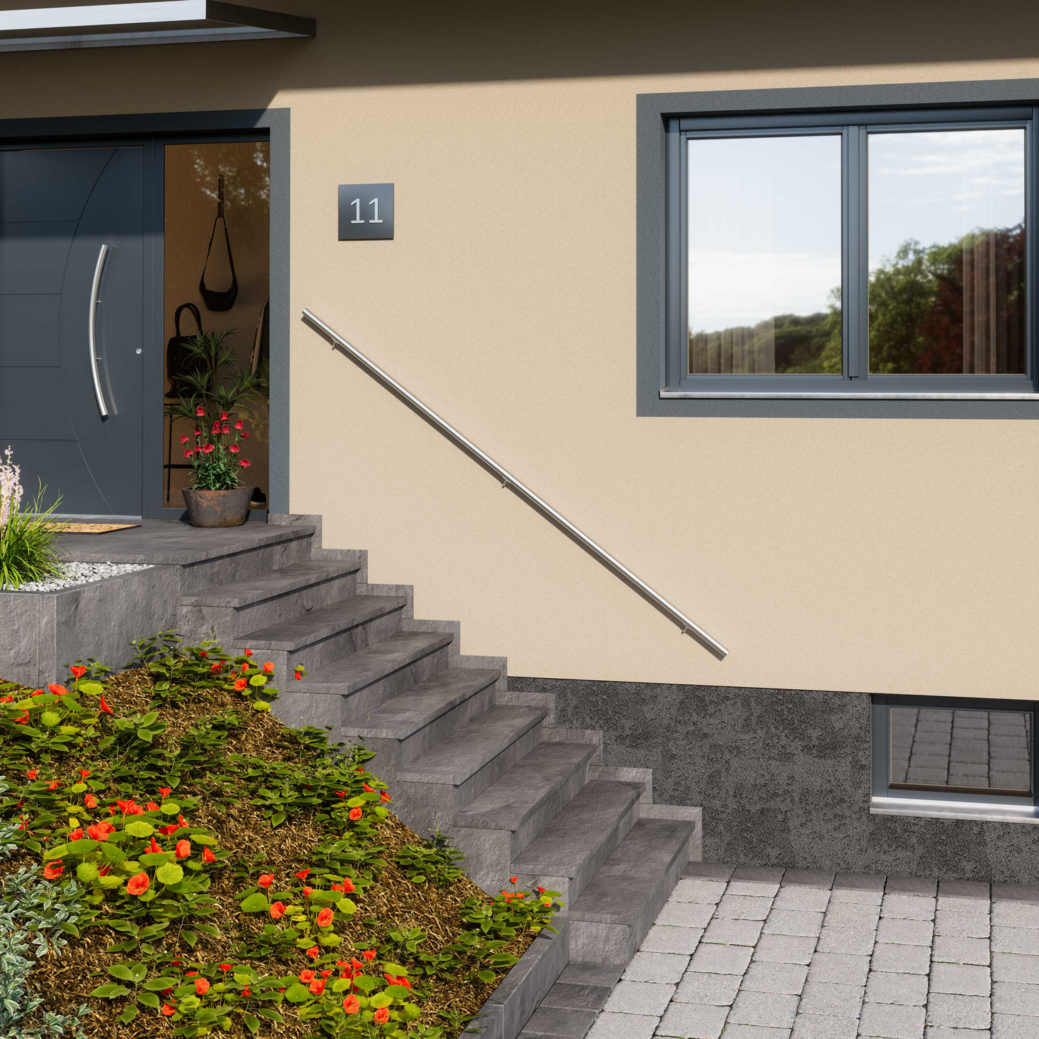 Scala esterna con corrimano in metallo dal design essenziale, che conduce all’ingresso di una casa moderna con pareti beige e porta scura.