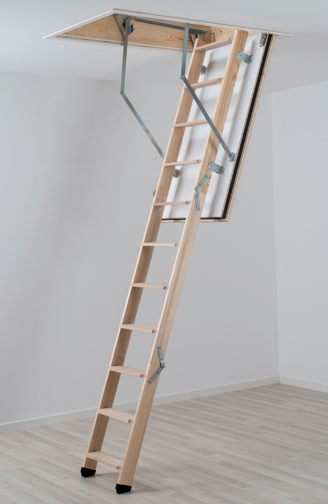 Scala retrattile in legno resistente al fuoco.